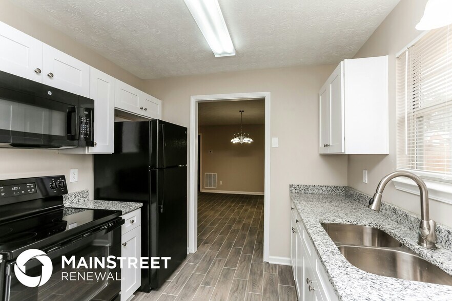 Building Photo - 305 Barr Cir