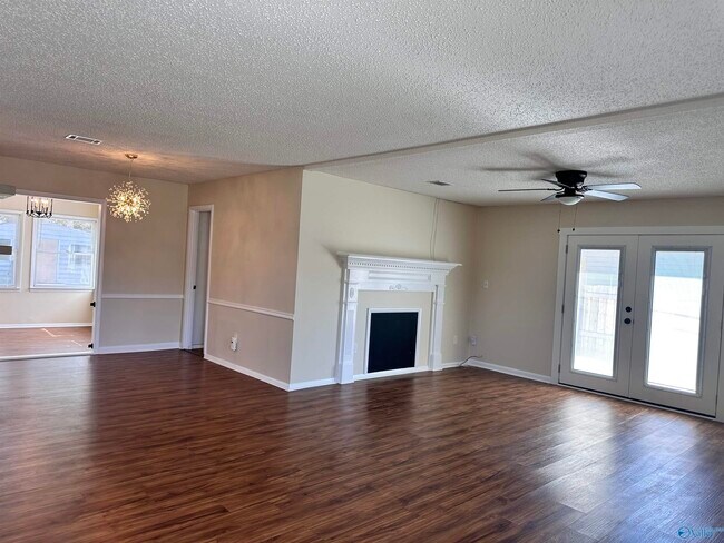 Building Photo - 14001 Sandhurst Dr SW