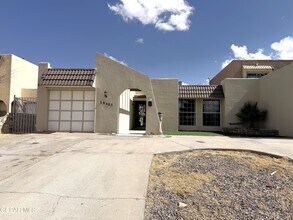 Building Photo - 10405 Ashwood Dr