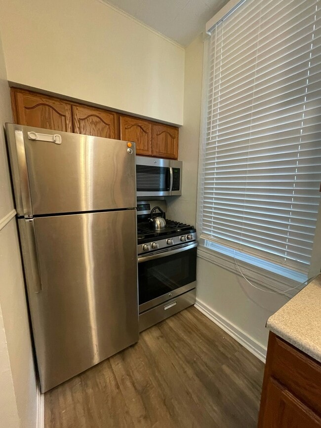 Building Photo - 3729 Maple Park Ave