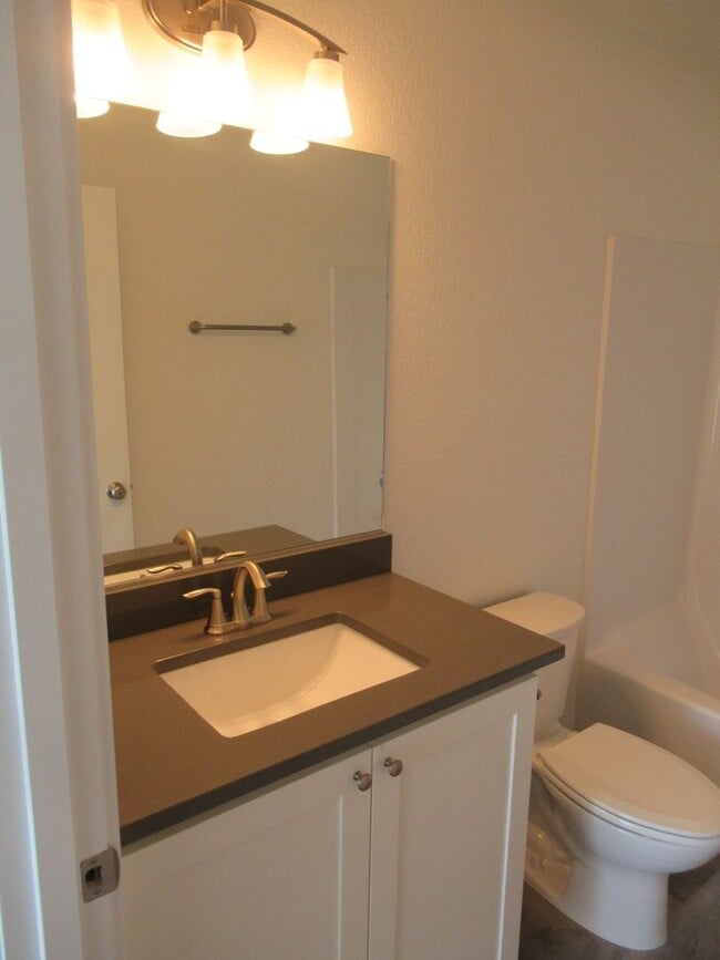 Building Photo - Brand New 3 bedroom Duplex