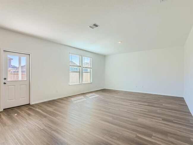 Building Photo - 1608 Holly Lk Dr
