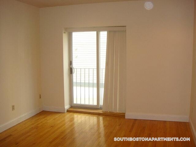 Building Photo - 550 E 3rd St