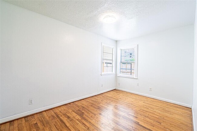 Building Photo - 1726 Du Barry Ln