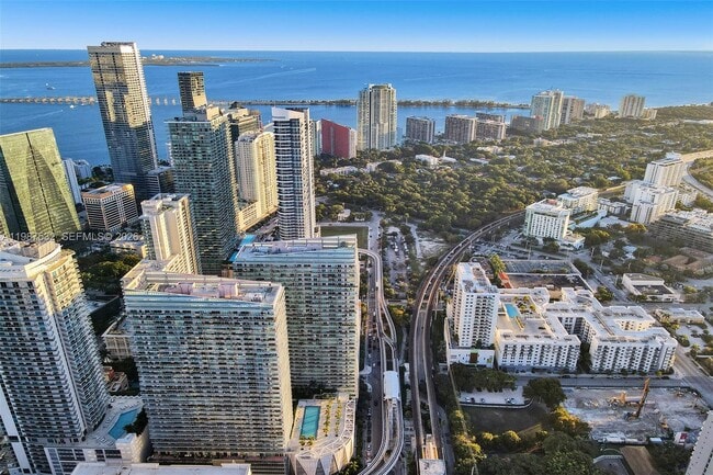 Building Photo - 1111 SW 1st Ave