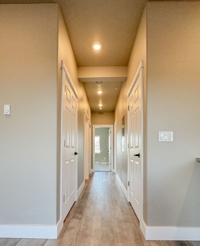 Building Photo - Pet Friendly 2 bed/ 2 bath unit at Soldier...