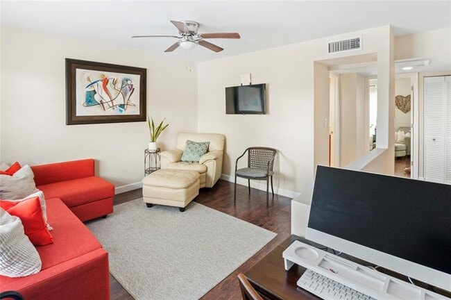 Building Photo - 811 W Oakland Park Blvd