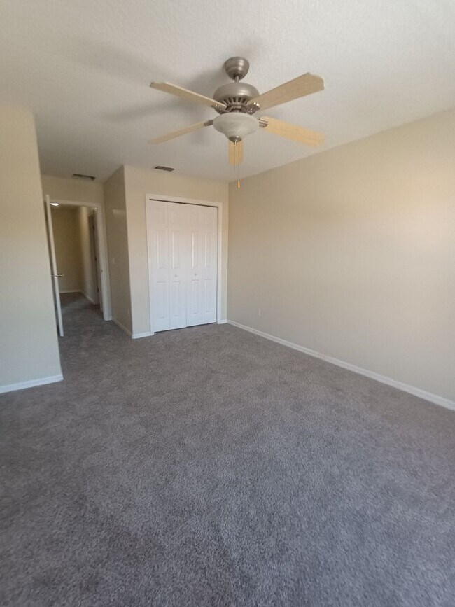 Building Photo - 3/2.5 Townhouse upgraded! UCF students welcome