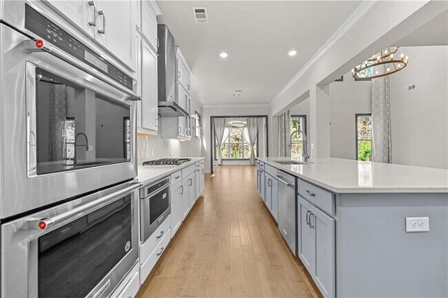 Building Photo - 3475 Benedict Pl