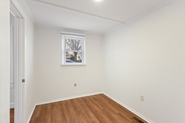 Building Photo - 537 Huston St
