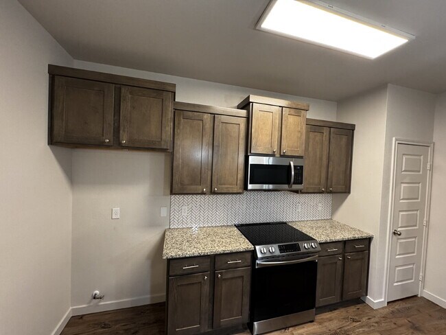 Building Photo - Townhome Located South Of Town Near Cooper...