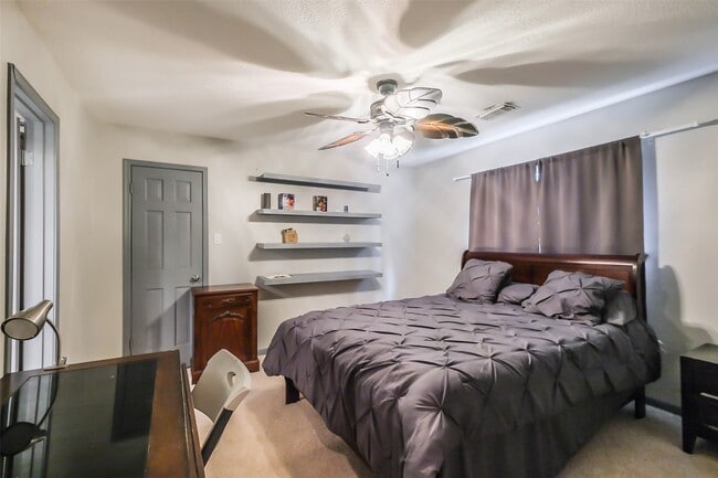 Building Photo - 6906 Pebble Beach Dr