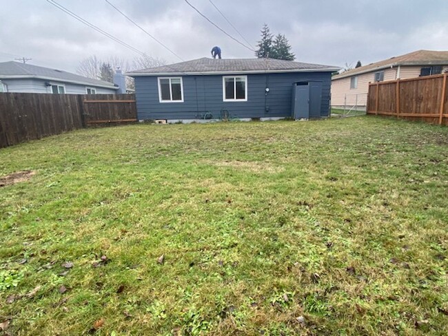 Building Photo - Updated 3 BD and 1 BA house in Tacoma! All...