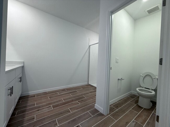 Building Photo - Stunning Eden Hills Home