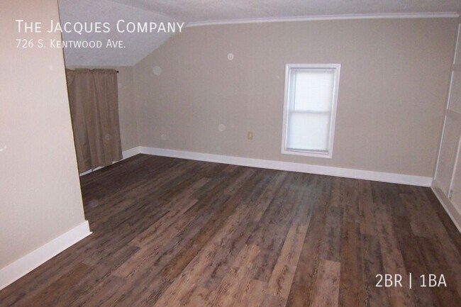 Building Photo - 726 S Kentwood Ave