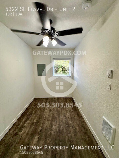 Building Photo - 5322 SE Flavel Dr. Unit #2