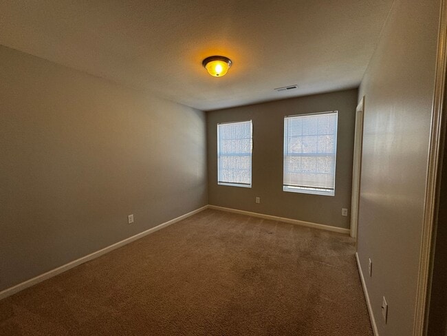 Building Photo - 3921 Village Park Ct