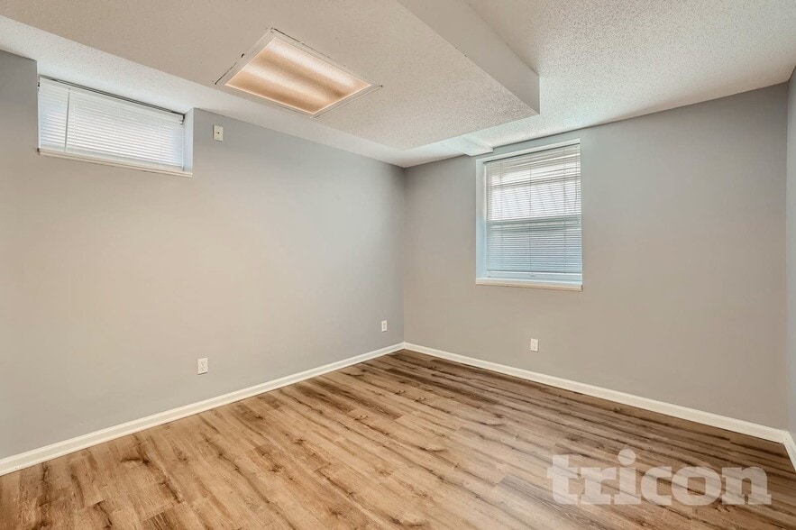 Building Photo - 820 Shenandoah Ln N