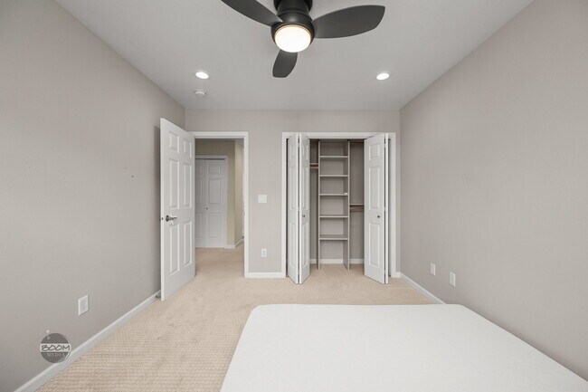 Building Photo - 11519 Discovery Park Dr