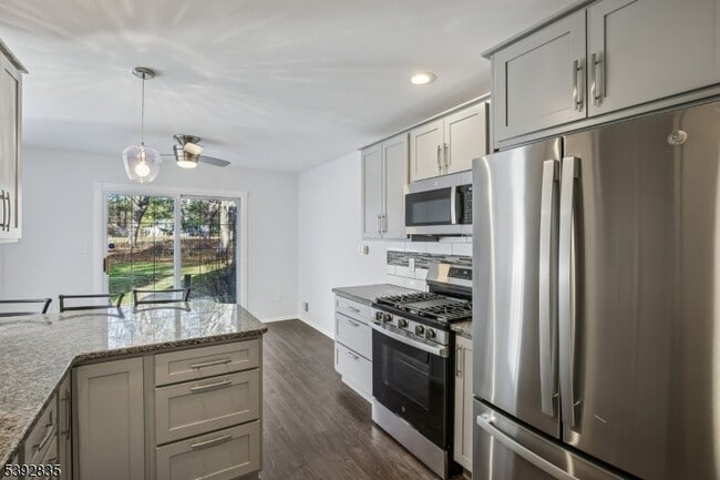 Building Photo - 13 Winding Brook Rd