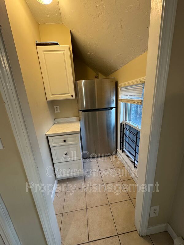 Building Photo - 56 Parker St