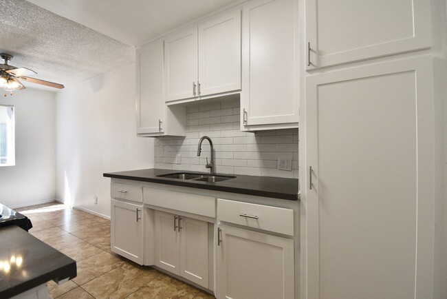 Building Photo - 10745 Hortense St