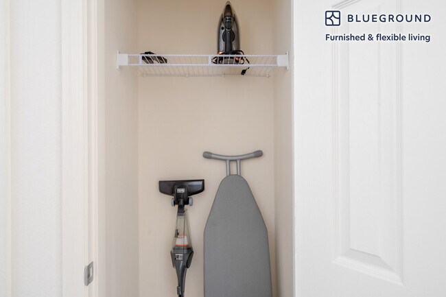 Building Photo - 39370 Civic Center Dr