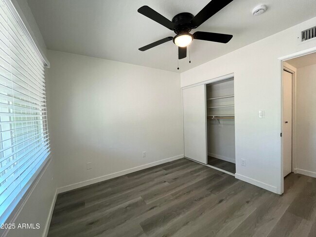 Building Photo - 14441 N 38th Ave