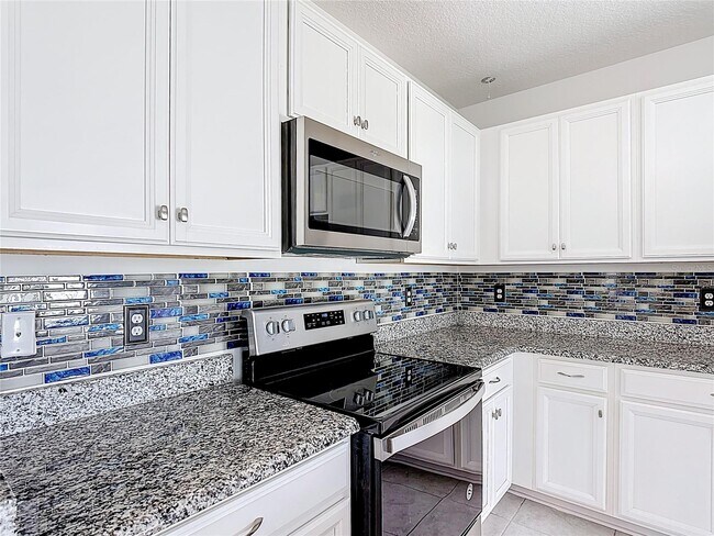 Building Photo - 450 Taft Dr