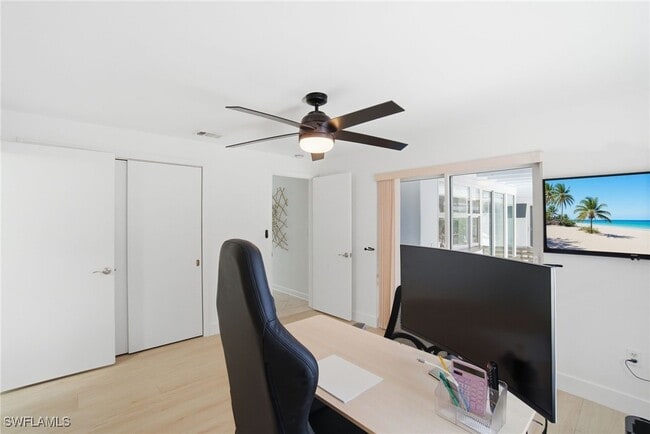 Building Photo - 560 Cypress Way E