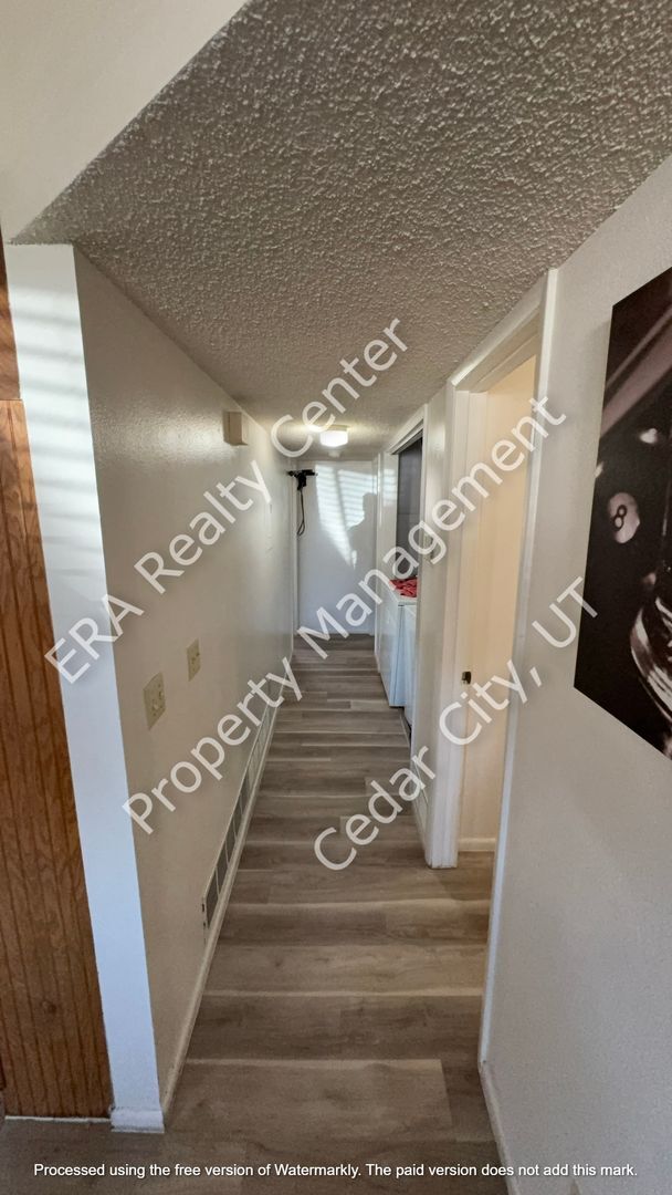Building Photo - 2 Bedroom - 1 bath apartment