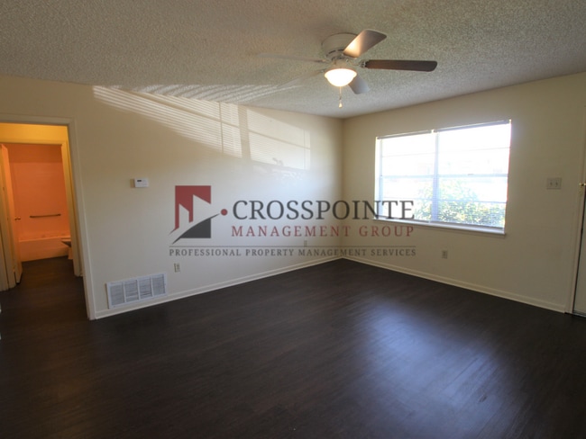 Building Photo - COMING SOON! 2 Bedroom 1 Bath Duplex in West Tyler!