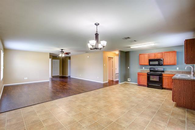Building Photo - 7000 Sylvan Meadows Dr