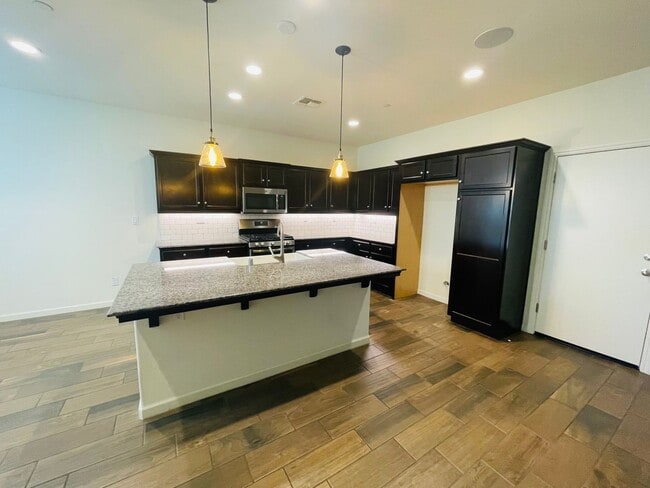 Building Photo - $2,195 Ashlan & Leonard 3 bed Home, Clovis...