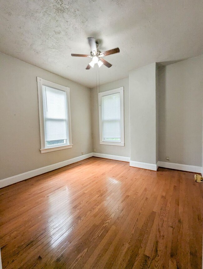 Building Photo - 26 Conklin St