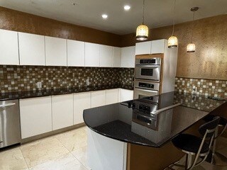 Building Photo - 4950 Bayshore Blvd