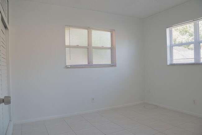 Building Photo - 231 NW 20th St