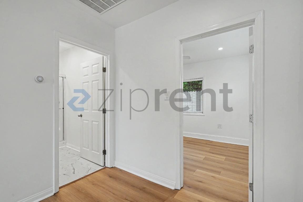 Building Photo - Unit