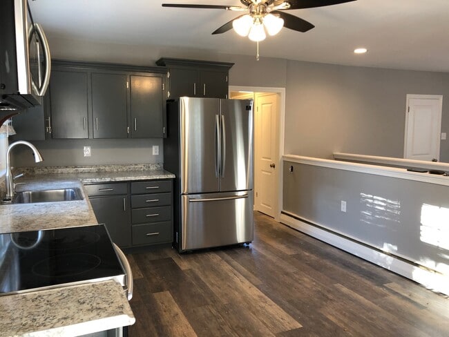 Building Photo - Beautiful Remodeled Ranch Home on 1/2 Acre...