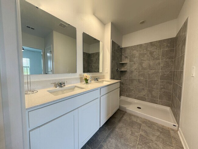 Building Photo - 1240 Tyler Lp