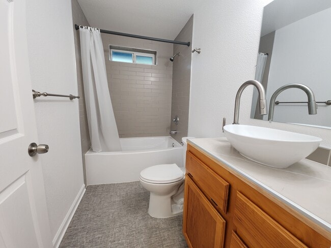 Building Photo - 1530 Aloha St