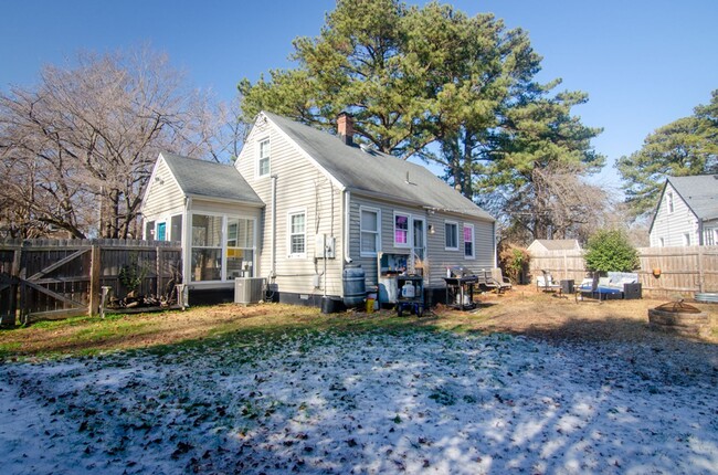 Building Photo - Precious 3-bedroom single-family Cape Cod