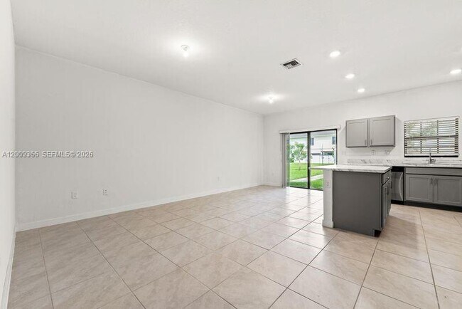 Building Photo - 1167 SW 7th Ct