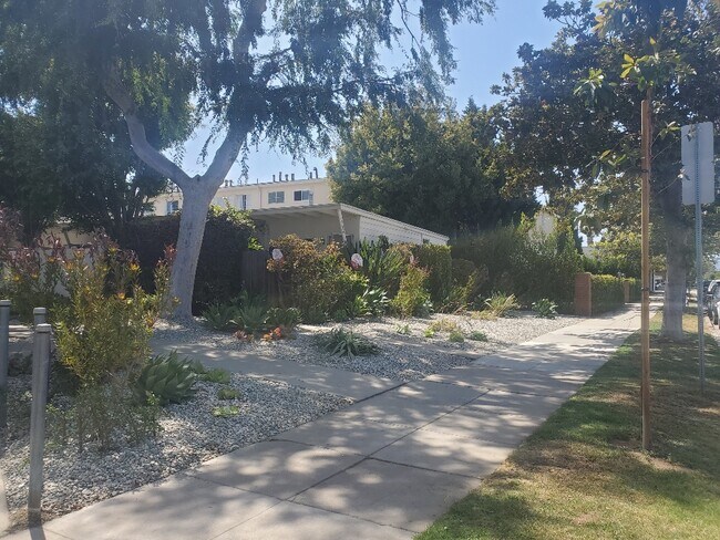 Building Photo - 1228 10th Street