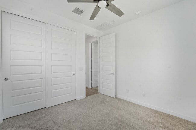 Building Photo - Like Brand New Luxurious Modern 3 Bedroom 2 Bath Townhome in Warner Meadow – Rare Rental Opportun...