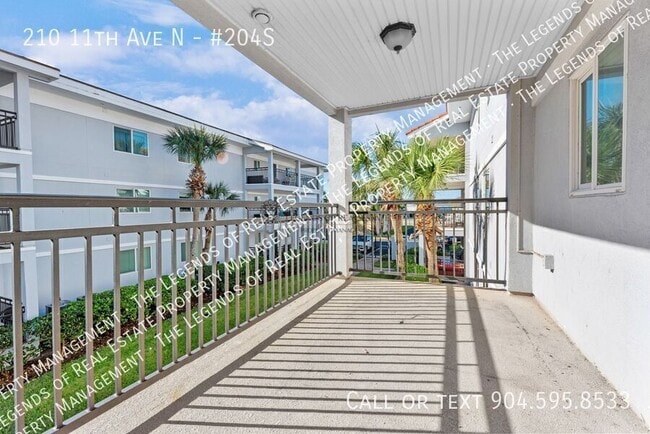 Building Photo - 210 11th Ave N