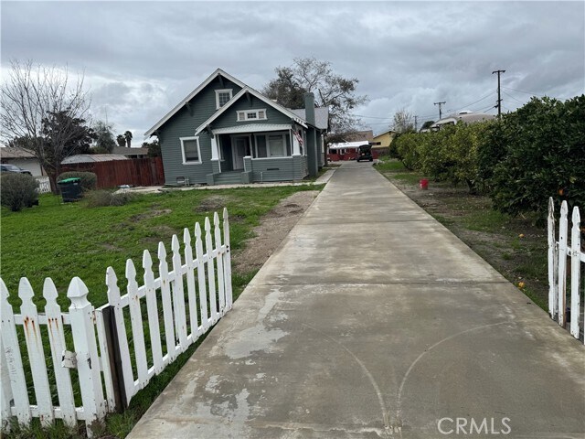 Building Photo - 733 S San Jacinto St