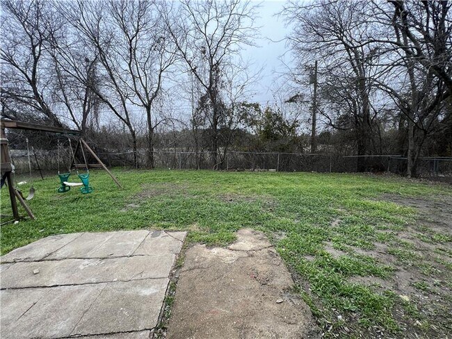 Building Photo - 2111 Caprice Dr