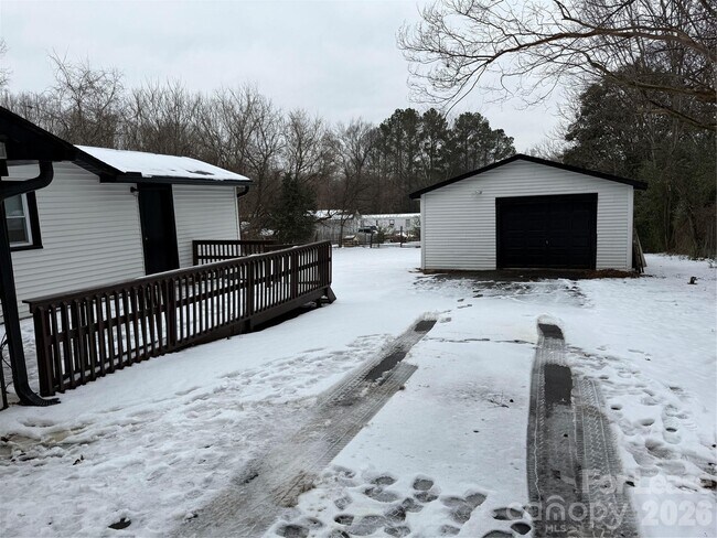 Building Photo - 94 Sumner Ave NW