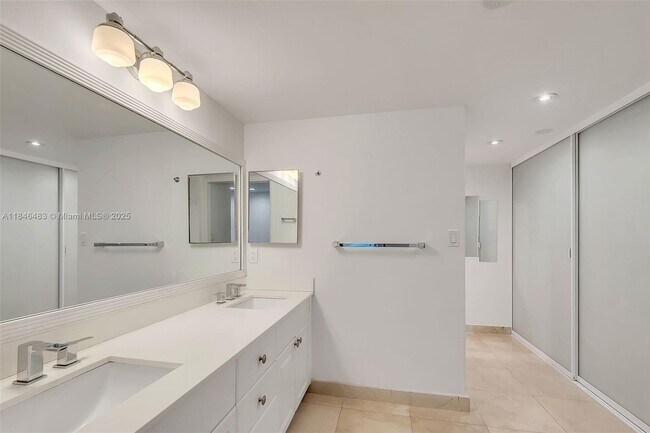 Building Photo - 151 Crandon Blvd